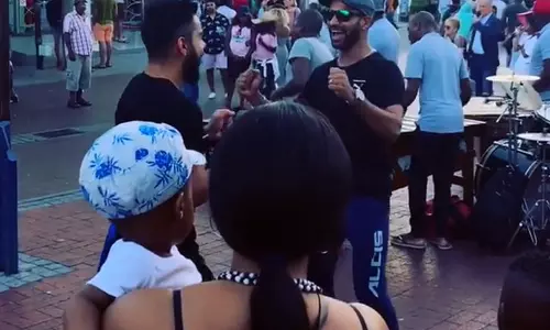 ദക്ഷിണാഫ്രിക്കയിലെ ധവാനുമൊത്തുള്ള കോഹ്‍ലിയുടെ നൃത്തം  വൈറലാകുന്നു