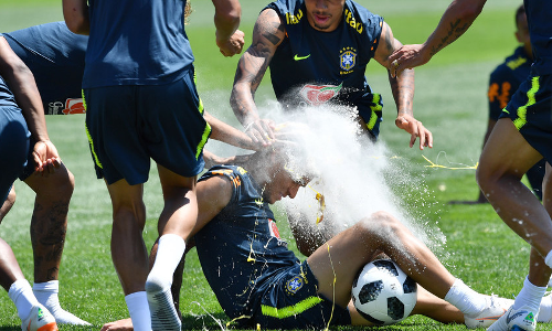 കുട്ടീന്യോയെ മുട്ടയില് കുളിപ്പിച്ചു; നെയ്മറിനും കിട്ടി മുട്ടന് പണി... കുട്ടീന്യോയെ മുട്ടയില് കുളിപ്പിച്ചു; നെയ്മറിനും കിട്ടി മുട്ടന് പണി...