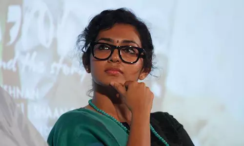 എല്ലാവരും തനിനിറം കാണിക്കുന്നു: പാര്‍വതി