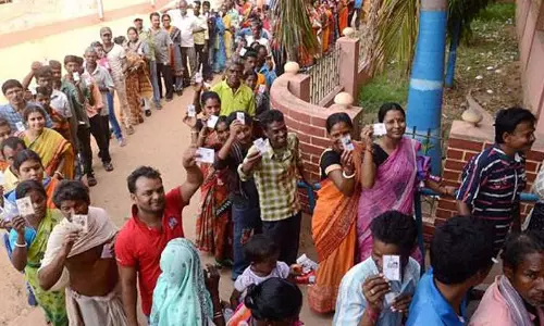 അസം, ബംഗാള് നിയമസഭകളിലേക്ക് രണ്ടാംഘട്ട വോട്ടെടുപ്പ് പുരോഗമിക്കുന്നു അസം, ബംഗാള് നിയമസഭകളിലേക്ക് രണ്ടാംഘട്ട വോട്ടെടുപ്പ് പുരോഗമിക്കുന്നു