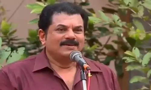 ചെങ്ങന്നൂര് പ്രചാരണ വേദിയില് താരമായി മുകേഷ് ചെങ്ങന്നൂര് പ്രചാരണ വേദിയില് താരമായി മുകേഷ്