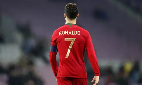 കിരീടത്തില്‍ മുത്തമിട്ട് റോണോ ബൂട്ടഴിക്കുമോ ?