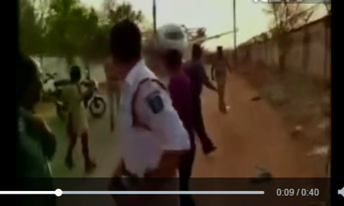 ഹൈദരാബാദില്‍ ക്രെയിനില്‍ വിമാനം മാറ്റുന്നതിനിടെ തകര്‍ന്നുവീണു