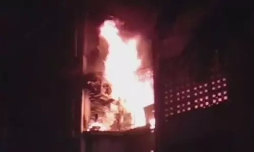 മുംബൈയില്‍ ബഹുനില കെട്ടിടത്തിന് തീ പിടിച്ച് 2 കുട്ടികളുള്‍പ്പെടെ 4 പേര്‍ മരിച്ചു