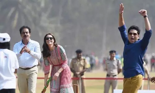 രാജകുമാരനും രാജകുമാരിക്കുമൊപ്പം ക്രിക്കറ്റ് കളിച്ച് സച്ചിന്‍