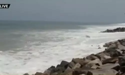 തീരദേശവാസികള്‍ക്ക് സൗജന്യ റേഷന്‍; വിവാദ ഉത്തരവ് പിന്‍വലിക്കണമെന്ന് ആവശ്യം