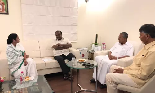 കെജ്‌രിവാളിന്റെ സമരത്തിന് പിന്തുണയറിയിച്ച് നാല് മുഖ്യമന്ത്രിമാര്‍