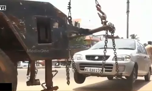 ശാര്ക്കര ക്ഷേത്ര വളപ്പില് വാഹനങ്ങള്ക്കകത്ത് കണ്ടെത്തിയ വെടിക്കോപ്പുകള് നിര്വീര്യമാക്കും ശാര്ക്കര ക്ഷേത്ര വളപ്പില് വാഹനങ്ങള്ക്കകത്ത് കണ്ടെത്തിയ വെടിക്കോപ്പുകള് നിര്വീര്യമാക്കും