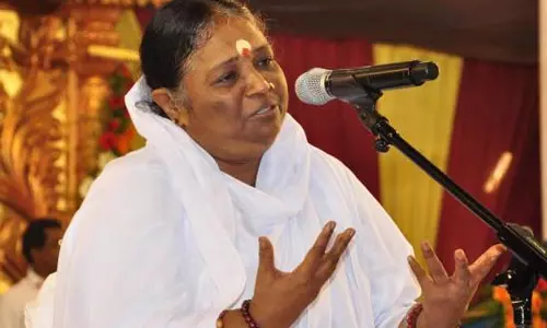 ദൈവം ബധിരനല്ല, വെടിക്കെട്ട് നിരോധിക്കണം: അമൃതാനന്ദമയി