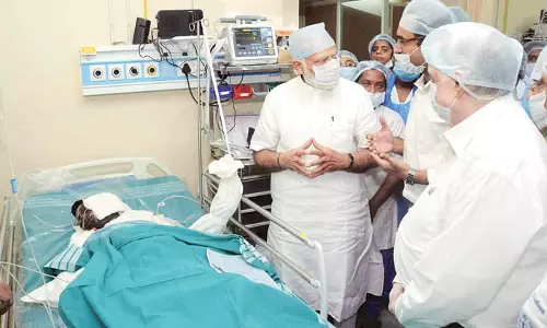 വിവിഐപികളുടെ സന്ദര്ശനം ആശുപത്രി പ്രവര്ത്തനങ്ങളെ തടസ്സപ്പെടുത്തിയെന്ന് ആരോഗ്യവകുപ്പ് ഡയറക്ടര് വിവിഐപികളുടെ സന്ദര്ശനം ആശുപത്രി പ്രവര്ത്തനങ്ങളെ തടസ്സപ്പെടുത്തിയെന്ന് ആരോഗ്യവകുപ്പ് ഡയറക്ടര്