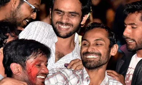 ഉമര് ഖാലിദിനെയും അനിര്ബന് ഭട്ടാചാര്യയെയും ജെ.എന്.യു പുറത്താക്കിയേക്കും ഉമര് ഖാലിദിനെയും അനിര്ബന് ഭട്ടാചാര്യയെയും ജെ.എന്.യു പുറത്താക്കിയേക്കും