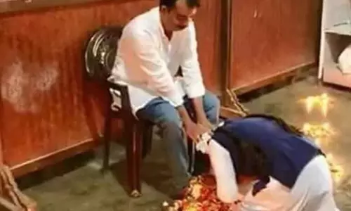 ചേര്‍പ്പ് സ്‌കൂളിലെ ഗുരുപൂജക്കെതിരെ പ്രതിഷേധം ശക്തം