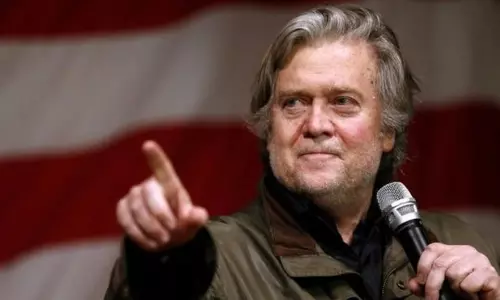 സ്റ്റീവ് ബാനണ്‍ ബ്രീത്ബാര്‍ട്ട് ന്യൂസിന്റെ എക്സിക്യൂട്ടീവ് ചെയര്‍മാന്‍ സ്ഥാനം രാജിവെച്ചു