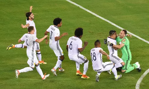 പെനാല്‍റ്റി ഷൂട്ടൌട്ടില്‍ കൊളംബിയ സെമിയില്‍