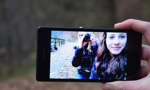 സെല്‍ഫി ചര്‍മത്തെ തളര്‍ത്തും, പ്രായം വര്‍ധിപ്പിക്കും