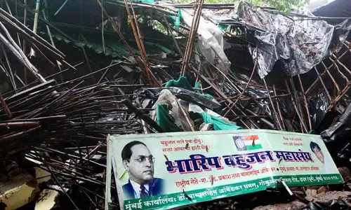 മുംബൈയില് സര്ക്കാര് മേല്നോട്ടത്തില് അംബേദ്കര് ഭവന് തകര്ത്തു; പ്രതിഷേധം ശക്തം മുംബൈയില് സര്ക്കാര് മേല്നോട്ടത്തില് അംബേദ്കര് ഭവന് തകര്ത്തു; പ്രതിഷേധം ശക്തം