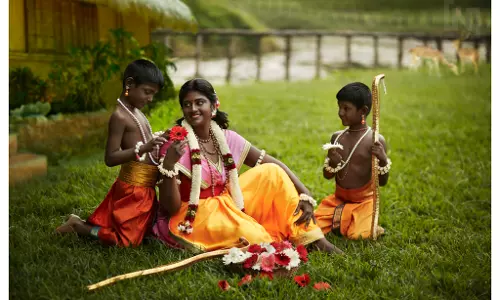 ഈ ചിത്രങ്ങള്‍ പറയും കറുപ്പ് ദൈവികമാണെന്ന്; പരമ്പരാഗത ഇന്ത്യന്‍ സൌന്ദര്യ സങ്കല്‍പങ്ങളെ വെല്ലുവിളിച്ച് ഒരു ഫോട്ടോഗ്രാഫര്‍