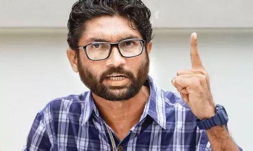 മൈക്കുമെടുത്ത് പുറത്തുപോകൂ; റിപ്പബ്ലിക് ടിവി റിപ്പോര്‍ട്ടറോട് ജിഗ്നേഷ് മേവാനി