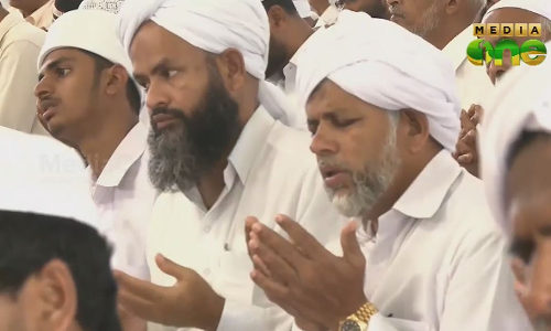റമദാനിലെ അവസാന ജുമാ നമസ്കാരത്തിന് വന്‍തിരക്ക്