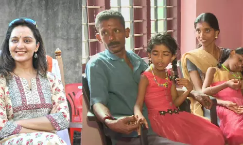 ഓടുന്ന ട്രെയിന്‍ വീടാക്കിയ കുടുംബത്തിന് സഹായഹസ്തവുമായി മഞ്ജു വാര്യര്‍