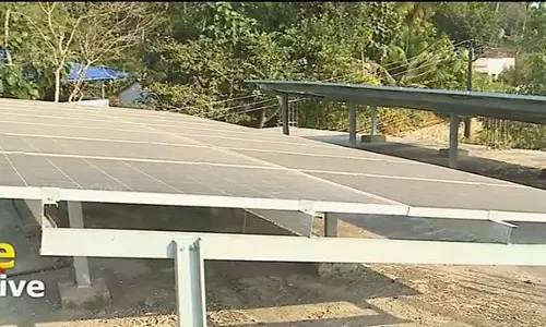 സോളാറില് പ്രവര്ത്തിക്കുന്ന ബ്ലോക്ക് പഞ്ചായത്തിന് വൈദ്യുതി വിറ്റ് ലാഭവും സോളാറില് പ്രവര്ത്തിക്കുന്ന ബ്ലോക്ക് പഞ്ചായത്തിന് വൈദ്യുതി വിറ്റ് ലാഭവും