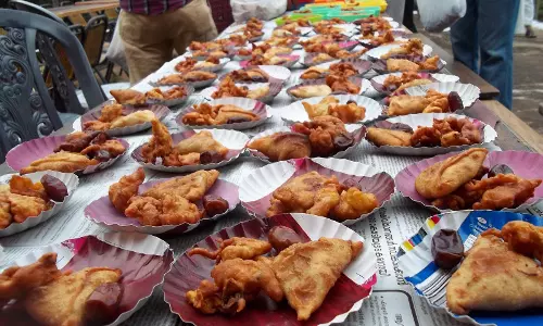 മത്ര ബല്ദിയ പാര്ക്കില് ഇഫ്താര് ഒരുക്കി ഒരു കൂട്ടം മലയാളികള് മത്ര ബല്ദിയ പാര്ക്കില് ഇഫ്താര് ഒരുക്കി ഒരു കൂട്ടം മലയാളികള്