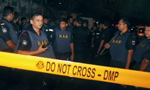 ധാക്ക ഭീകരാക്രമണം: പിന്നില് രാജ്യത്തെ സായുധസംഘമെന്ന് ബംഗ്ലാദേശ് ആഭ്യന്തരമന്ത്രി ധാക്ക ഭീകരാക്രമണം: പിന്നില് രാജ്യത്തെ സായുധസംഘമെന്ന് ബംഗ്ലാദേശ് ആഭ്യന്തരമന്ത്രി