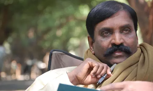 ആണ്ടാള് പരാമര്ശം; കവി വൈരമുത്തുവിനെതിരായ കേസുകള് സ്റ്റേ ചെയ്തു ആണ്ടാള് പരാമര്ശം; കവി വൈരമുത്തുവിനെതിരായ കേസുകള് സ്റ്റേ ചെയ്തു