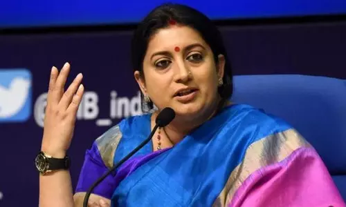 കേന്ദ്രമന്ത്രിസഭാ പുനഃസംഘടന; സ്മൃതി ഇറാനിയുടെ വകുപ്പ് ഇനി ജാവഡേക്കറിന് കേന്ദ്രമന്ത്രിസഭാ പുനഃസംഘടന; സ്മൃതി ഇറാനിയുടെ വകുപ്പ് ഇനി ജാവഡേക്കറിന്