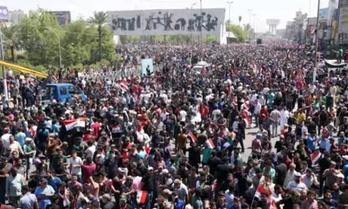 പട്ടാള ഭീഷണി അവഗണിച്ച് ഇറാഖില്‍ വന്‍പ്രക്ഷോഭം