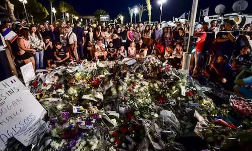 ഫ്രാന്‍സില്‍ അടിയന്തരാവസ്ഥ മൂന്നു മാസത്തേക്ക് നീട്ടി