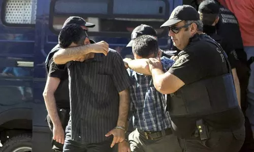 തുര്ക്കിയില് നിന്നും രക്ഷപ്പെട്ട സൈനികര് ഗ്രീസില് പിടിയിലായി തുര്ക്കിയില് നിന്നും രക്ഷപ്പെട്ട സൈനികര് ഗ്രീസില് പിടിയിലായി