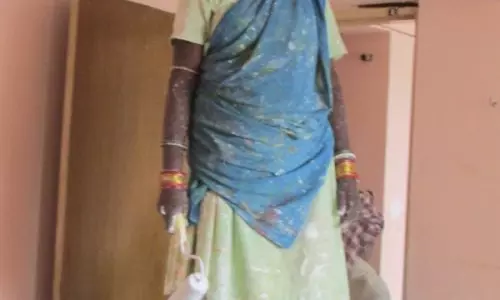 ഭുവനേശ്വറിന്റെ ചുവരുകളെ പെയിന്റടിക്കുന്ന രാധരണി, മാര്‍ബിള്‍ പതിക്കുന്ന സബിത