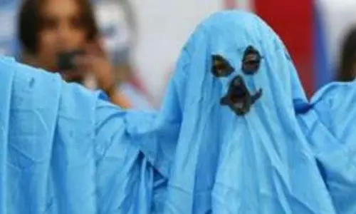 കര്ഷക ആത്മഹത്യക്ക് പിന്നില് പ്രേതങ്ങളാണെന്ന് മധ്യപ്രദേശ് സര്ക്കാര് കര്ഷക ആത്മഹത്യക്ക് പിന്നില് പ്രേതങ്ങളാണെന്ന് മധ്യപ്രദേശ് സര്ക്കാര്