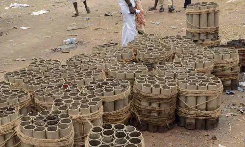 വെടിക്കെട്ട് ദുരന്തങ്ങള് തടയാന് എക്സ്പ്ലോസീവ് ചട്ടങ്ങള് ഭേദഗതി ചെയ്യണമെന്ന് ശിപാര്ശ വെടിക്കെട്ട് ദുരന്തങ്ങള് തടയാന് എക്സ്പ്ലോസീവ് ചട്ടങ്ങള് ഭേദഗതി ചെയ്യണമെന്ന് ശിപാര്ശ