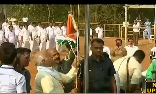 സര്‍ക്കുലര്‍ തള്ളി പാലക്കാട്ടെ സ്കൂളില്‍ മോഹന്‍ ഭഗവത് പതാക ഉയര്‍ത്തി