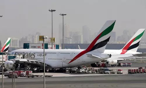 വിമാനത്തില്‍ പുക; എമിറേറ്റ്സ് വിമാനം മുംബൈയില്‍ അടിയന്തരമായി ഇറക്കി