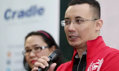 ചാര്‍ജ്ജിങിനിടെ ഫോണ്‍ പൊട്ടിത്തെറിച്ച് ക്രാഡില്‍ ഫണ്ട് സി.ഇ.ഒ കൊല്ലപ്പെട്ടു   