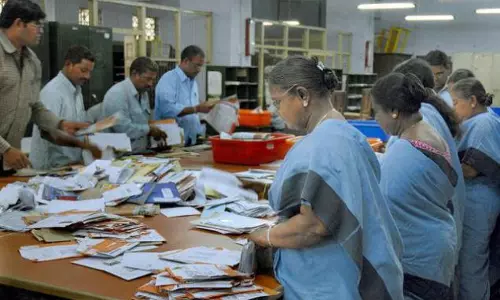 ജോലിയില് അലംഭാവം കാണിക്കുന്ന കേന്ദ്ര സര്ക്കാര് ജീവനക്കാര്ക്ക് ഇനി ശമ്പളവര്ധനവില്ല ജോലിയില് അലംഭാവം കാണിക്കുന്ന കേന്ദ്ര സര്ക്കാര് ജീവനക്കാര്ക്ക് ഇനി ശമ്പളവര്ധനവില്ല