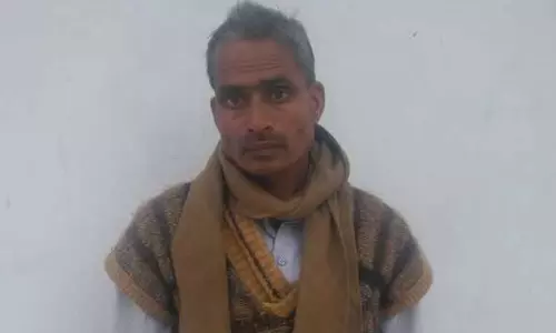 ഒരേ സിറിഞ്ച് ഉപയോഗിച്ച് കുത്തിവെയ്പ് നടത്തി 58 പേര്ക്ക് എച്ച്ഐവി ബാധിച്ച സംഭവം: വ്യാജഡോക്ടര് അറസ്റ്റില് ഒരേ സിറിഞ്ച് ഉപയോഗിച്ച് കുത്തിവെയ്പ് നടത്തി 58 പേര്ക്ക് എച്ച്ഐവി ബാധിച്ച സംഭവം: വ്യാജഡോക്ടര് അറസ്റ്റില്