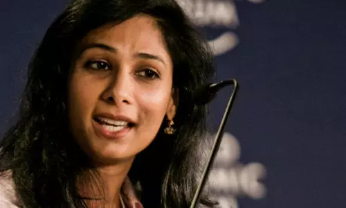 ഗീതാ ഗോപിനാഥിനെതിരായ വി എസിന്റെ കത്ത് നേതൃത്വത്തിന് തലവേദന