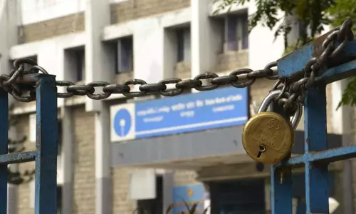 സ്വകാര്യ-പൊതുമേഖലാ ബാങ്ക് ജീവനക്കാര്‍ ഇന്ന് പണിമുടക്കുന്നു