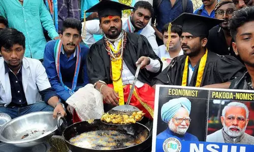 മോദി പക്കോഡ വിറ്റ് പ്രതിഷേധിച്ച വിദ്യാര്‍ഥികളെ കസ്റ്റഡിയിലെടുത്തു