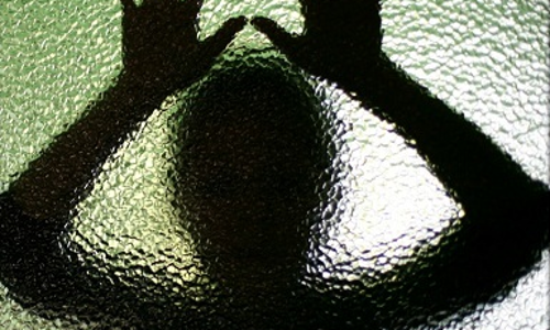 നിയമം നോക്കുകുത്തി, യുപിയിലെ ഷോപ്പുകളില്‍ ബലാത്സംഗ വീഡിയോകള്‍ വ്യാപകം