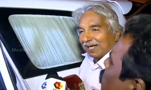 പന്ത്രണ്ട് വര്‍ഷത്തിന് ശേഷമുള്ള ഉമ്മന്‍ചാണ്ടിയുടെ ബസ് യാത്ര