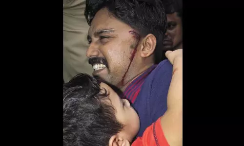 ബൈക്ക് യാത്രികനെ ആക്രമിച്ച് പരിക്കേല്‍പ്പിച്ച പൊലീസുകാരനെതിരെ കേസ്