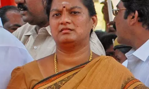 ഇനിയും അടിമയാകാനില്ലെന്ന് ശശികല