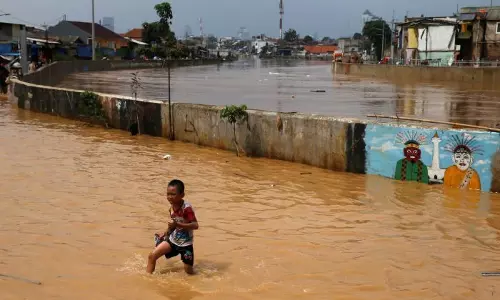 ജക്കാര്‍ത്തയില്‍ ശക്തമായ വെള്ളപ്പൊക്കവും മണ്ണിടിച്ചിലും; 5 മരണം