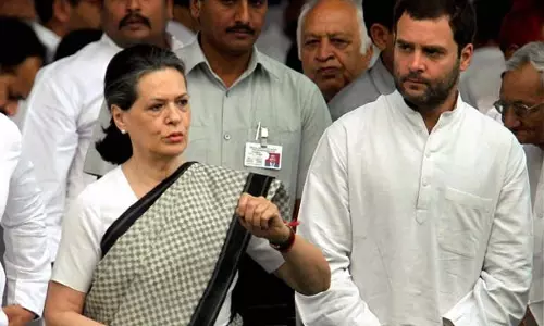 എവിടെപ്പോയി എവിടെപ്പോയി വാഗ്ദാനങ്ങള് എവിടെപ്പോയി? മലയാളം മുദ്രാവാക്യം ഏറ്റുചൊല്ലി സോണിയയും രാഹുലും എവിടെപ്പോയി എവിടെപ്പോയി വാഗ്ദാനങ്ങള് എവിടെപ്പോയി? മലയാളം മുദ്രാവാക്യം ഏറ്റുചൊല്ലി സോണിയയും രാഹുലും