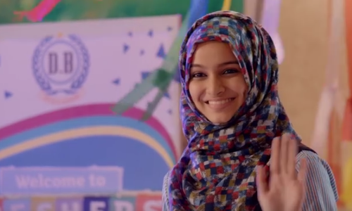 മാണിക്യ മലരായ...;  യു ട്യൂബ് ട്രന്‍ഡിംഗില്‍ ഒന്നാമതായി അഡാര്‍ ലവിലെ പാട്ട്